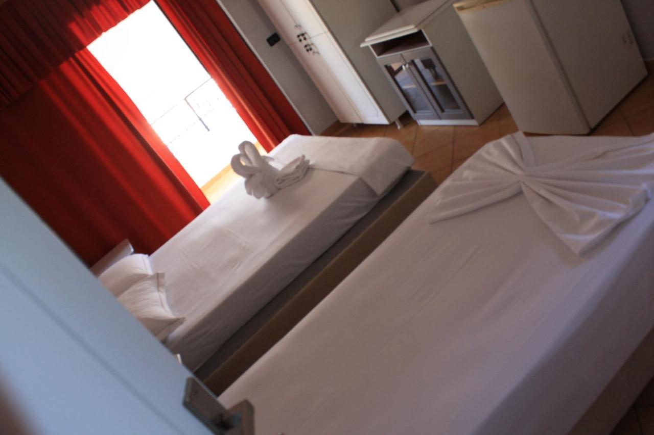 Kanina Hotel&Hostel Sarandë Esterno foto