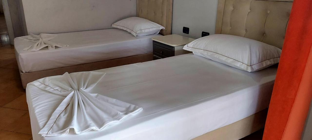 Kanina Hotel&Hostel Sarandë Esterno foto