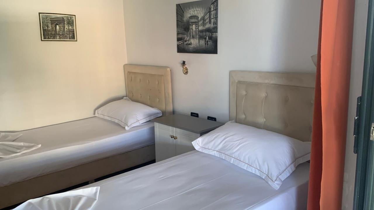 Kanina Hotel&Hostel Sarandë Esterno foto
