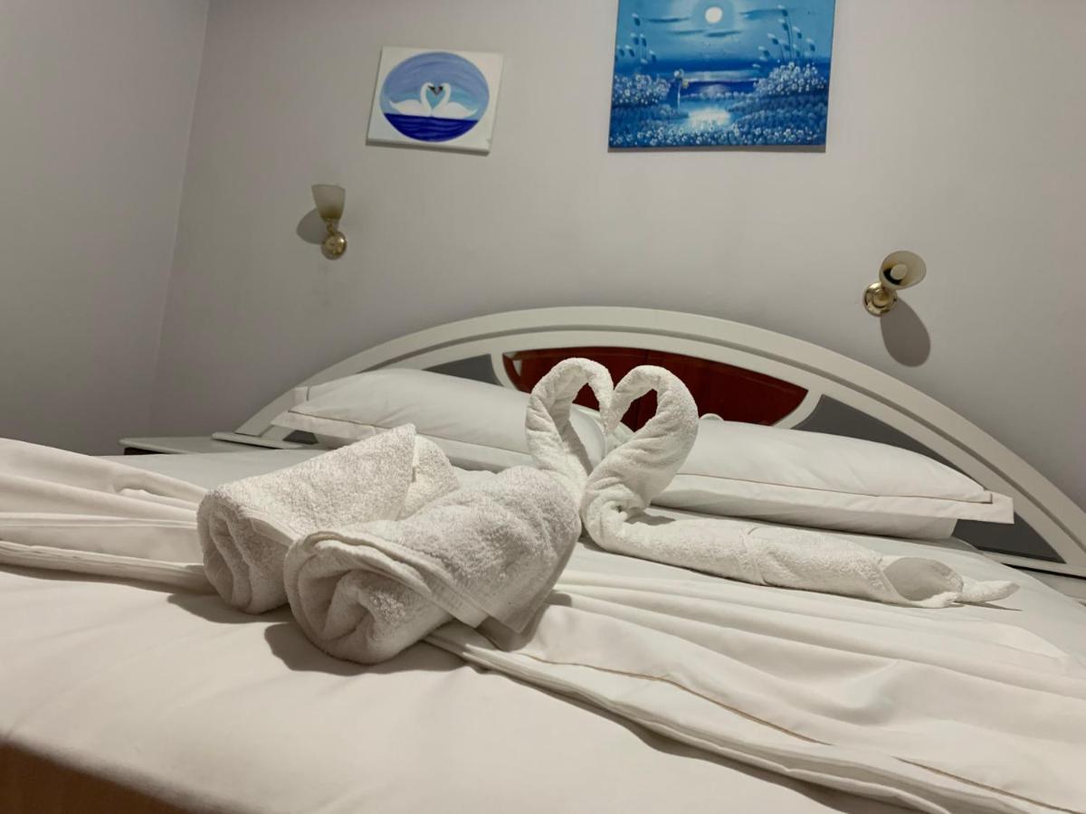 Kanina Hotel&Hostel Sarandë Esterno foto