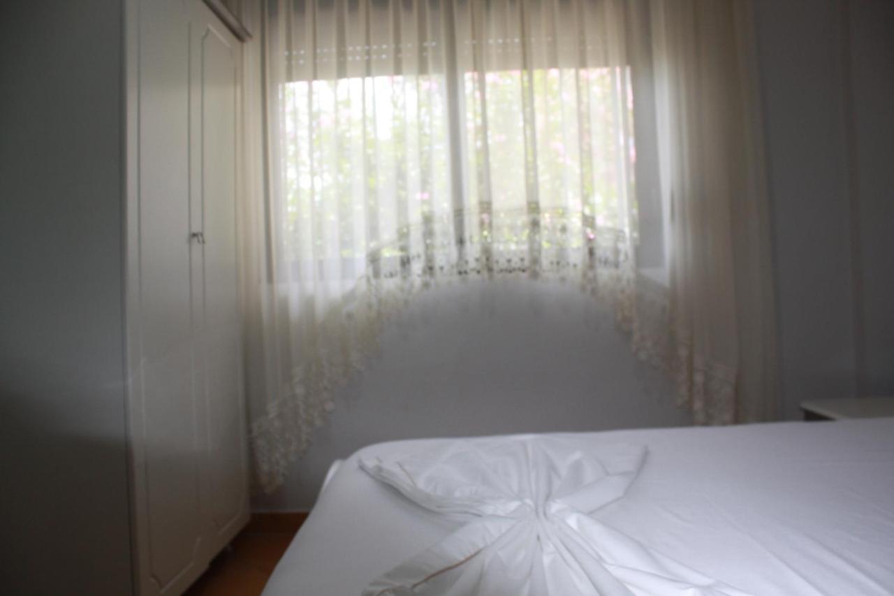 Kanina Hotel&Hostel Sarandë Esterno foto