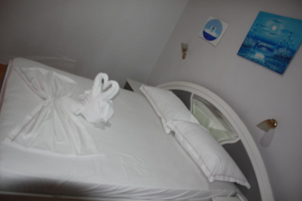 Kanina Hotel&Hostel Sarandë Esterno foto