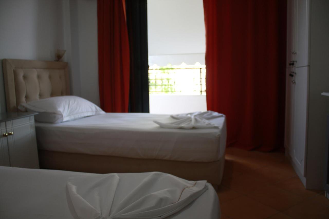 Kanina Hotel&Hostel Sarandë Esterno foto