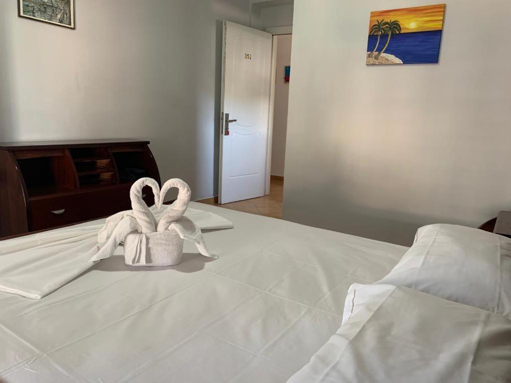 Kanina Hotel&Hostel Sarandë Esterno foto