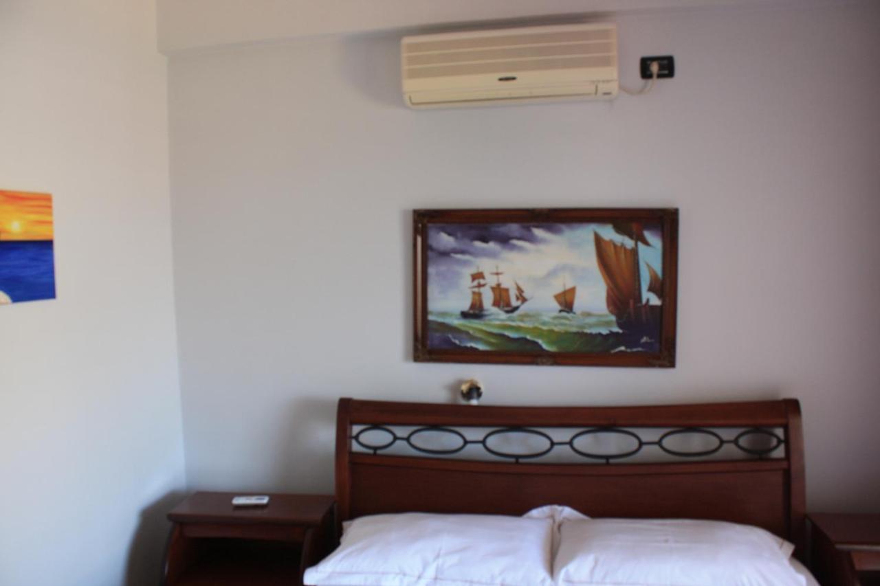 Kanina Hotel&Hostel Sarandë Esterno foto