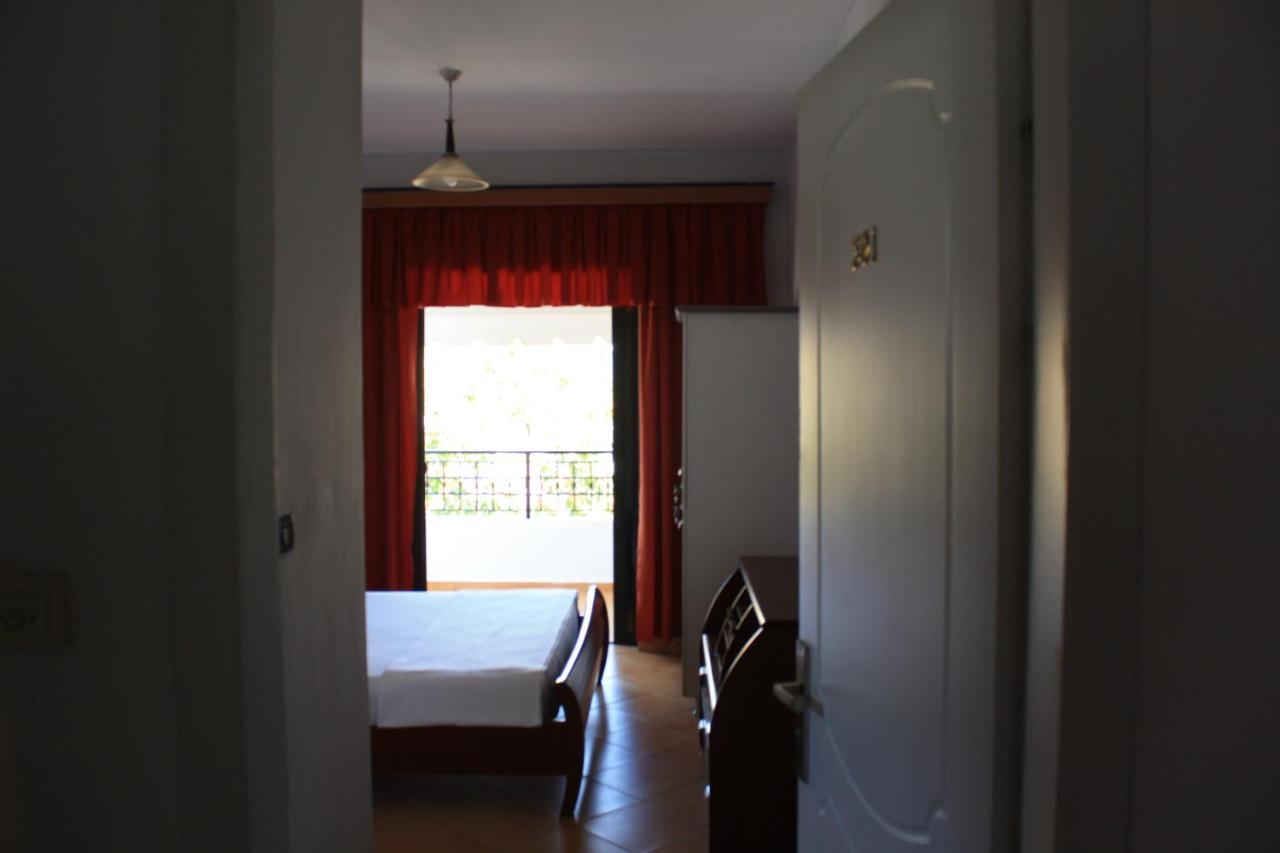 Kanina Hotel&Hostel Sarandë Esterno foto