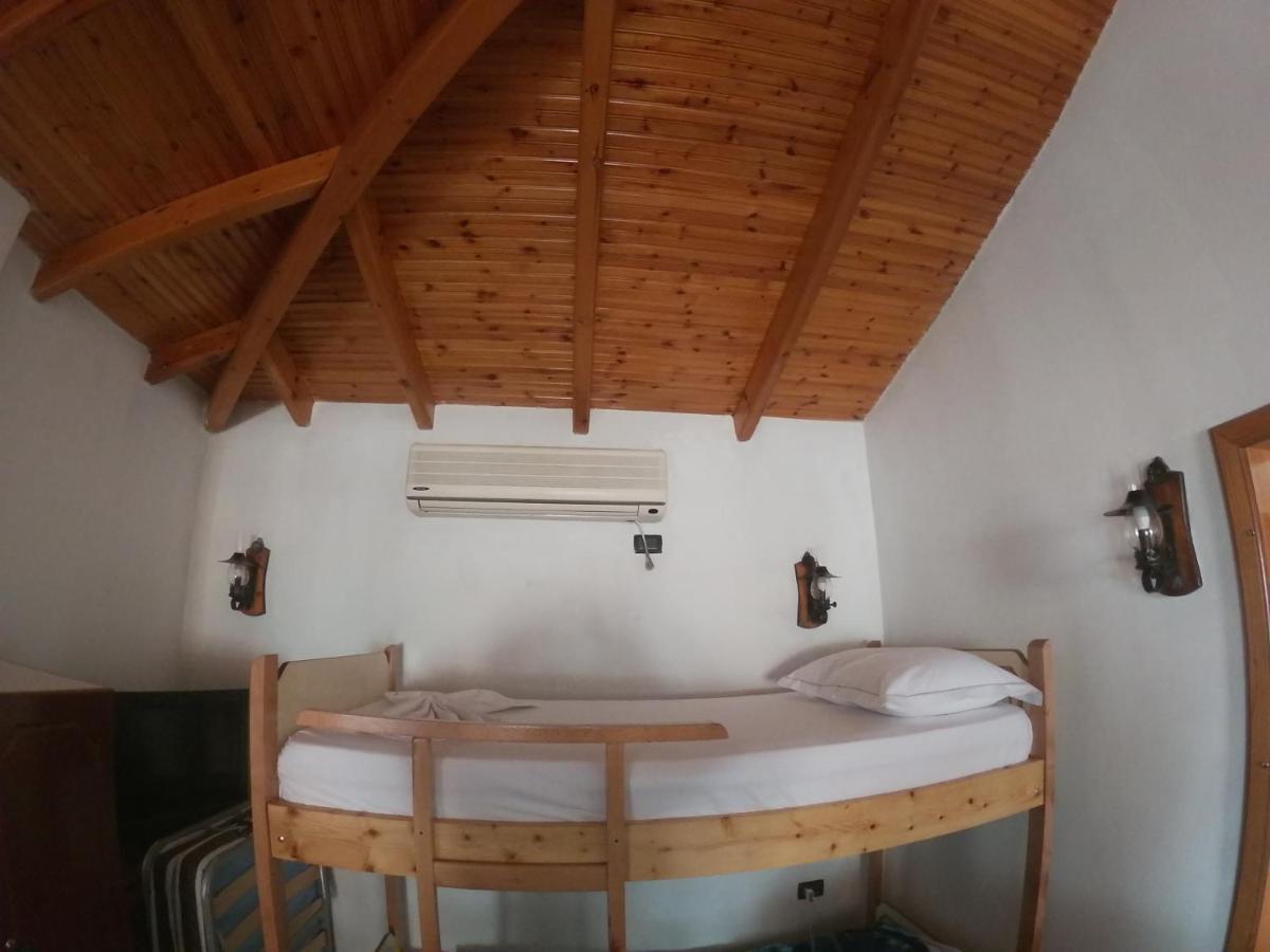Kanina Hotel&Hostel Sarandë Esterno foto