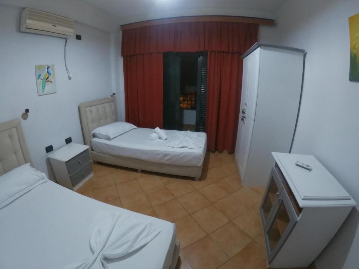 Kanina Hotel&Hostel Sarandë Esterno foto
