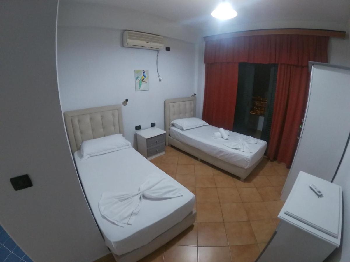 Kanina Hotel&Hostel Sarandë Esterno foto