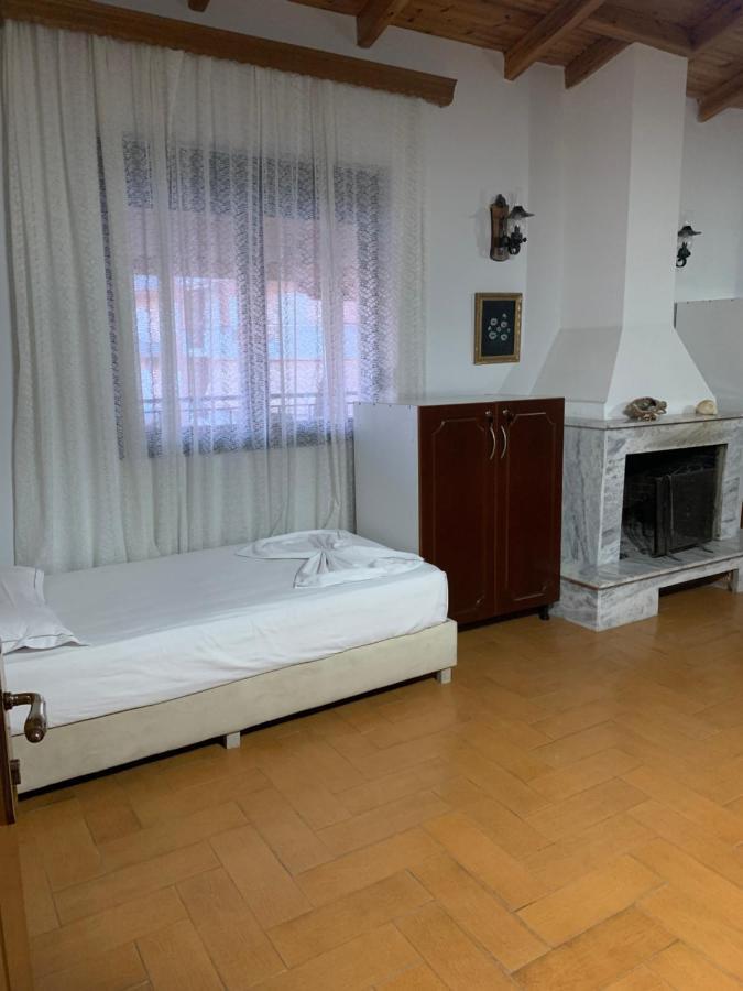 Kanina Hotel&Hostel Sarandë Esterno foto