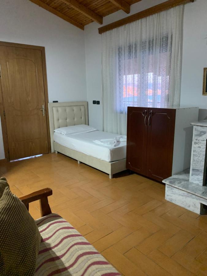 Kanina Hotel&Hostel Sarandë Esterno foto