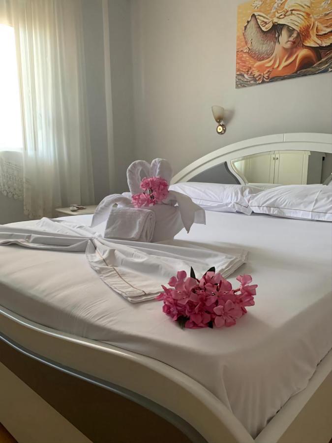 Kanina Hotel&Hostel Sarandë Esterno foto